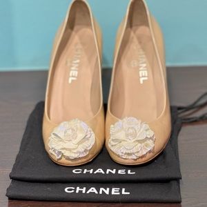 *RARE* Vintage Chanel Camellia Heel Iridescent Nude